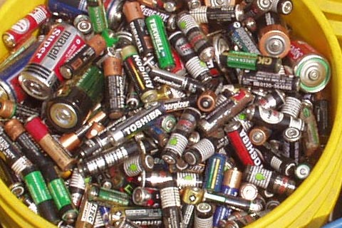 回收旧电池片√磷酸铁锂电池回收价-电池回收再利用企业